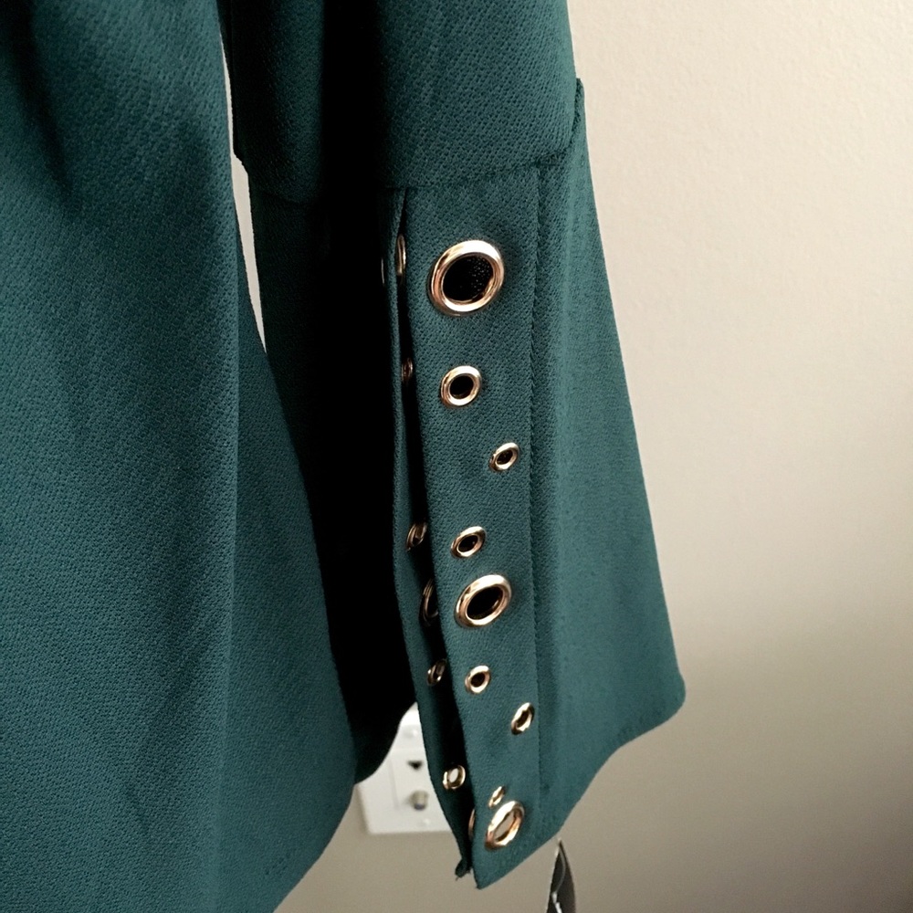 Ring-Sleeved Top - Picture 2 of 3